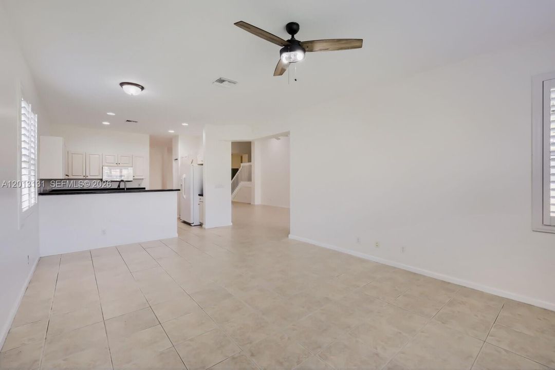En Venta: $709,900 (4 camas, 3 baños, 2817 Pies cuadrados)