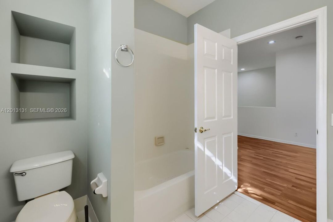 En Venta: $709,900 (4 camas, 3 baños, 2817 Pies cuadrados)