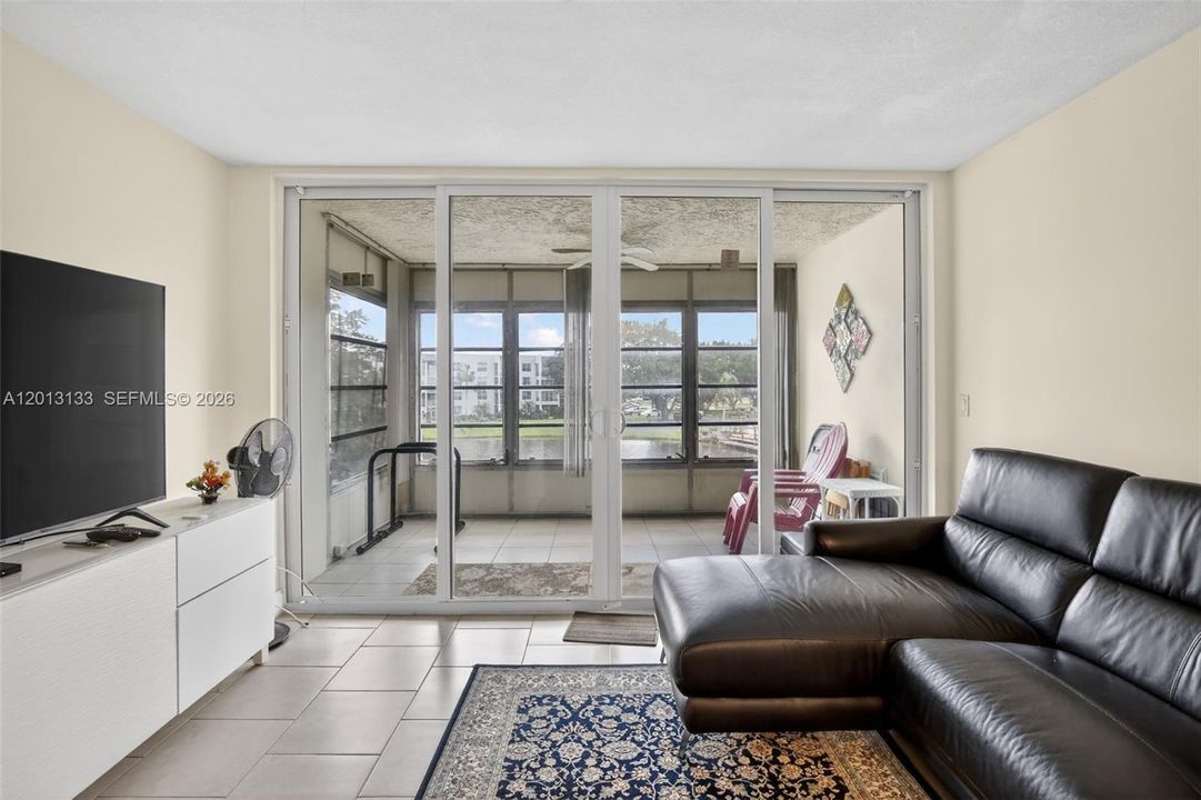 En Venta: $205,000 (2 camas, 2 baños, 1100 Pies cuadrados)