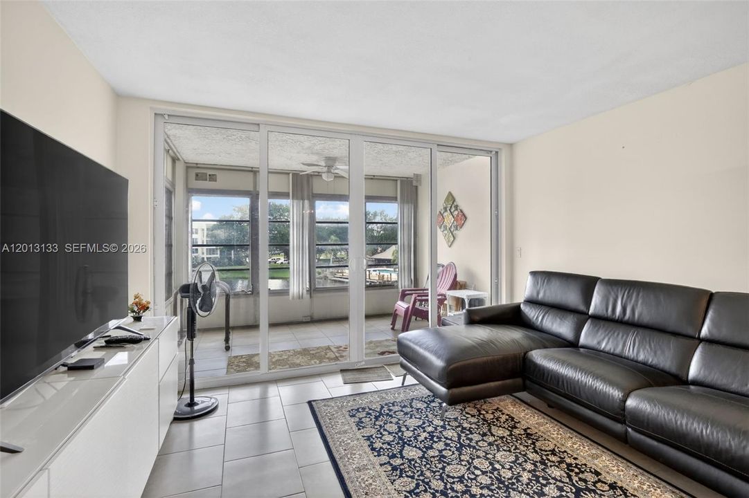 En Venta: $205,000 (2 camas, 2 baños, 1100 Pies cuadrados)