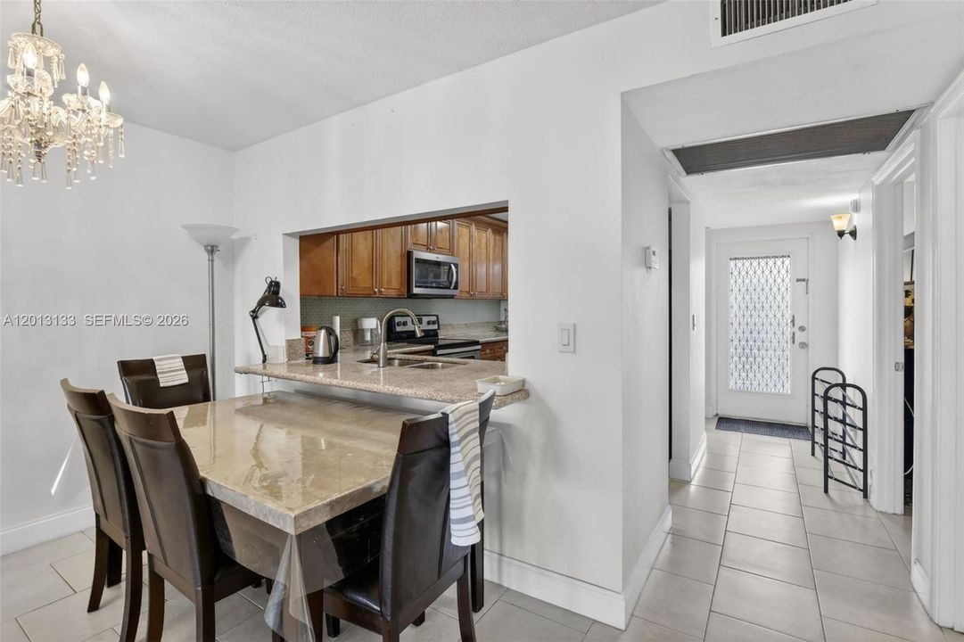 En Venta: $205,000 (2 camas, 2 baños, 1100 Pies cuadrados)