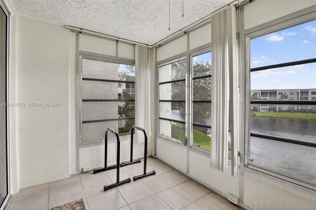 En Venta: $205,000 (2 camas, 2 baños, 1100 Pies cuadrados)