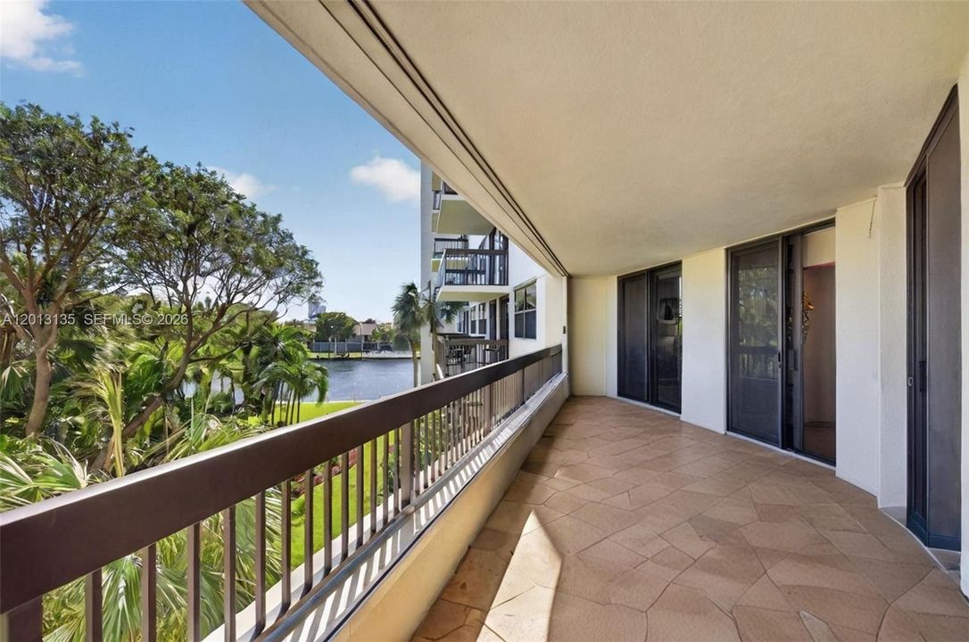 For Sale: $599,900 (2 beds, 2 baths, 1433 Square Feet)