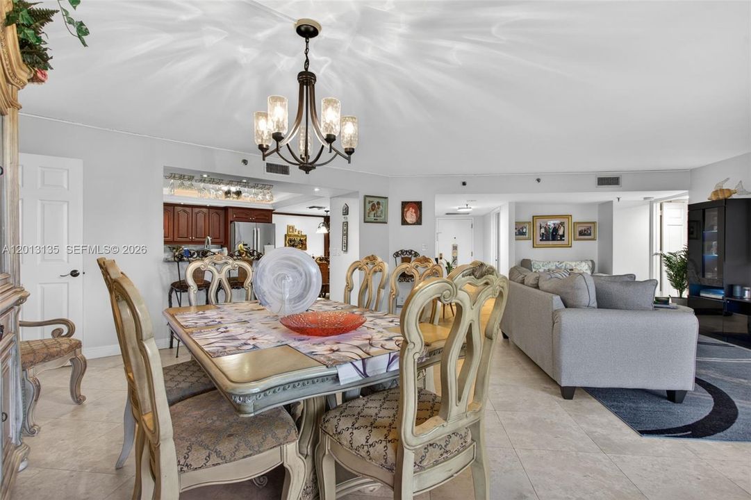 For Sale: $599,900 (2 beds, 2 baths, 1433 Square Feet)