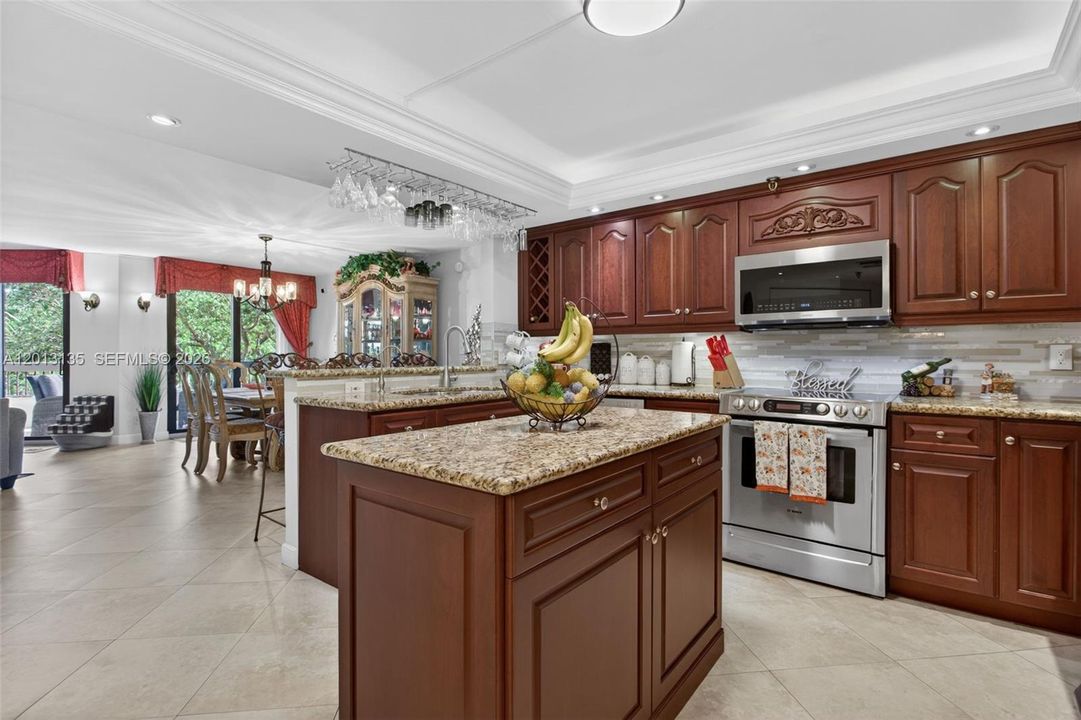 For Sale: $599,900 (2 beds, 2 baths, 1433 Square Feet)