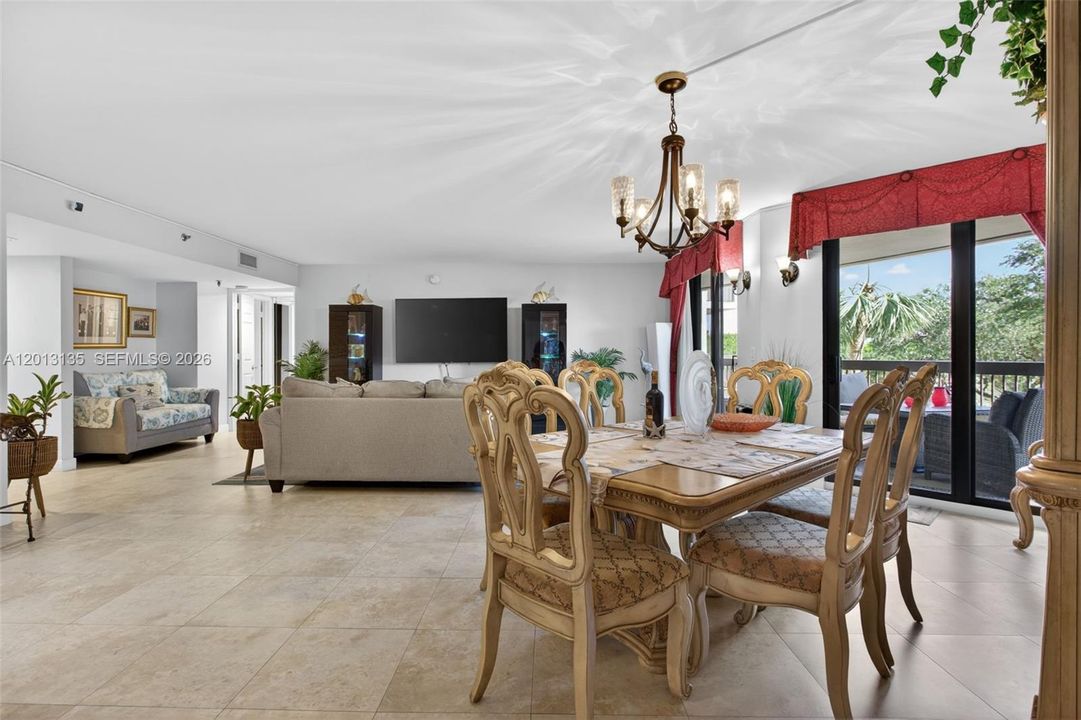For Sale: $599,900 (2 beds, 2 baths, 1433 Square Feet)