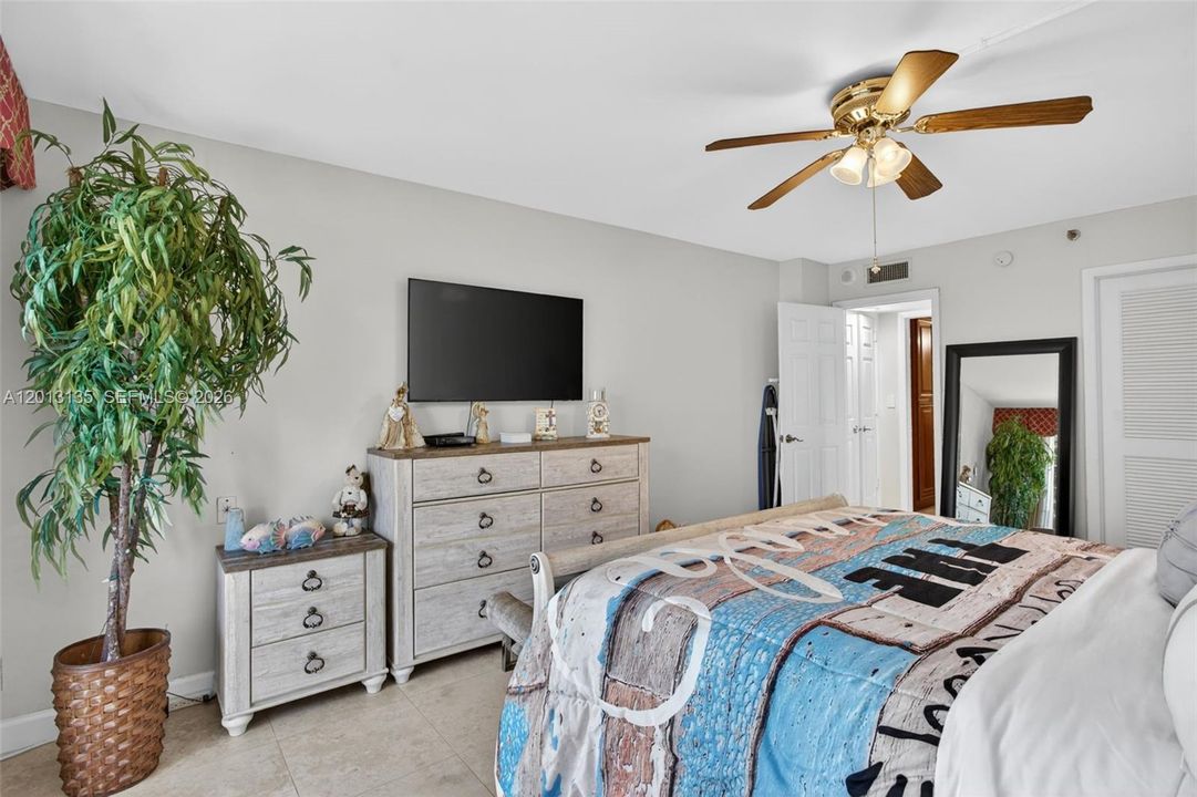 For Sale: $599,900 (2 beds, 2 baths, 1433 Square Feet)