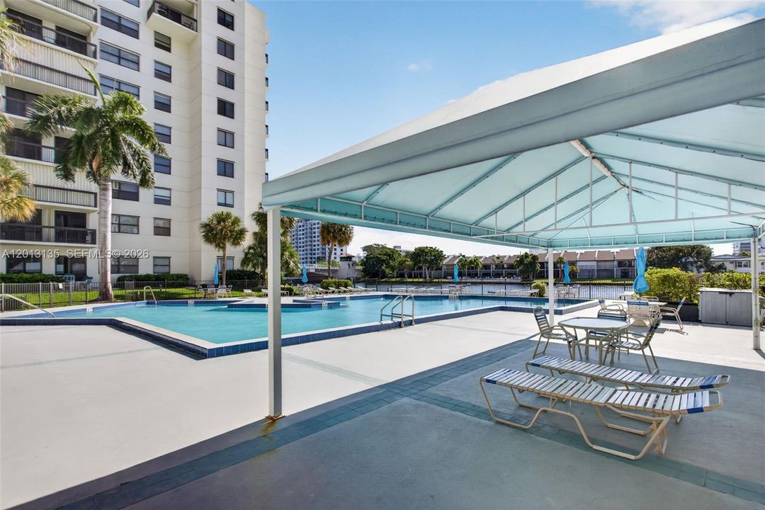 For Sale: $599,900 (2 beds, 2 baths, 1433 Square Feet)