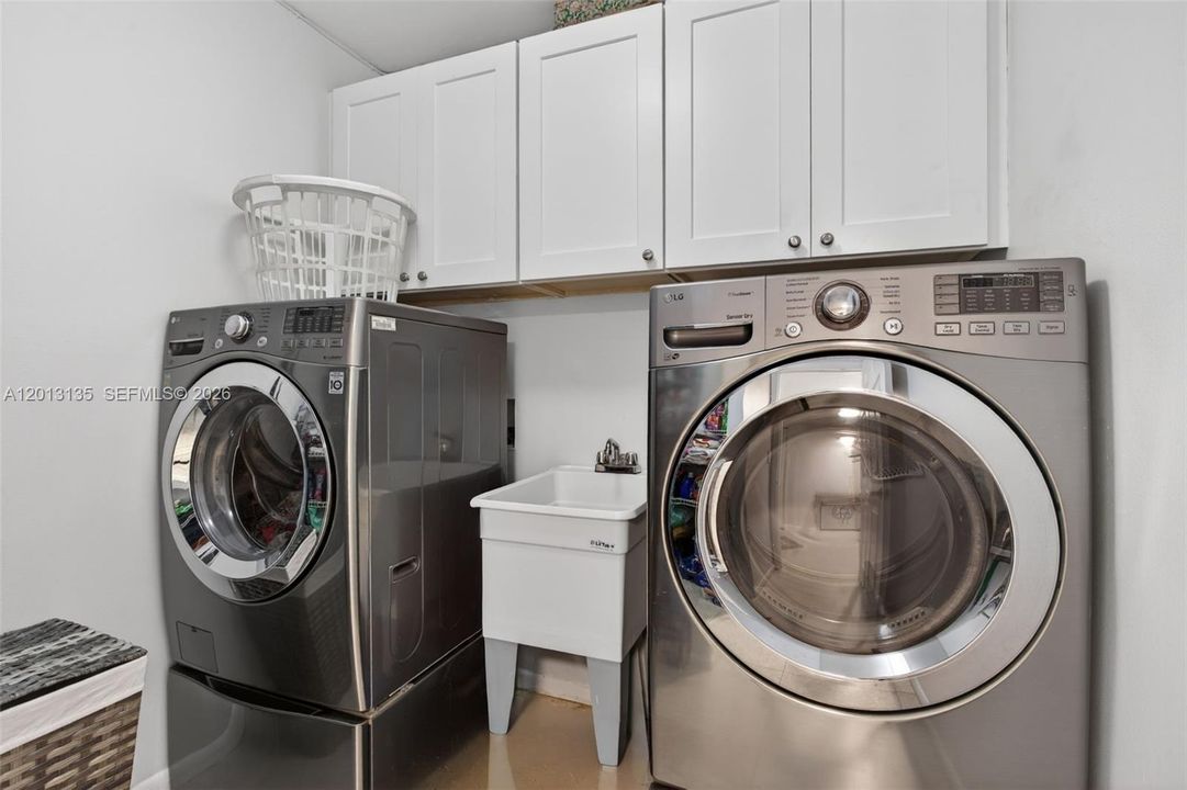 For Sale: $599,900 (2 beds, 2 baths, 1433 Square Feet)