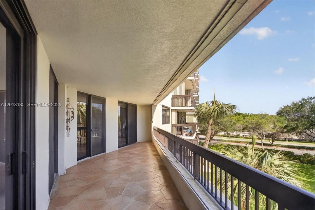 For Sale: $599,900 (2 beds, 2 baths, 1433 Square Feet)