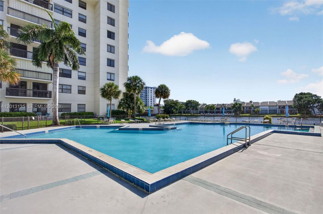 For Sale: $599,900 (2 beds, 2 baths, 1433 Square Feet)