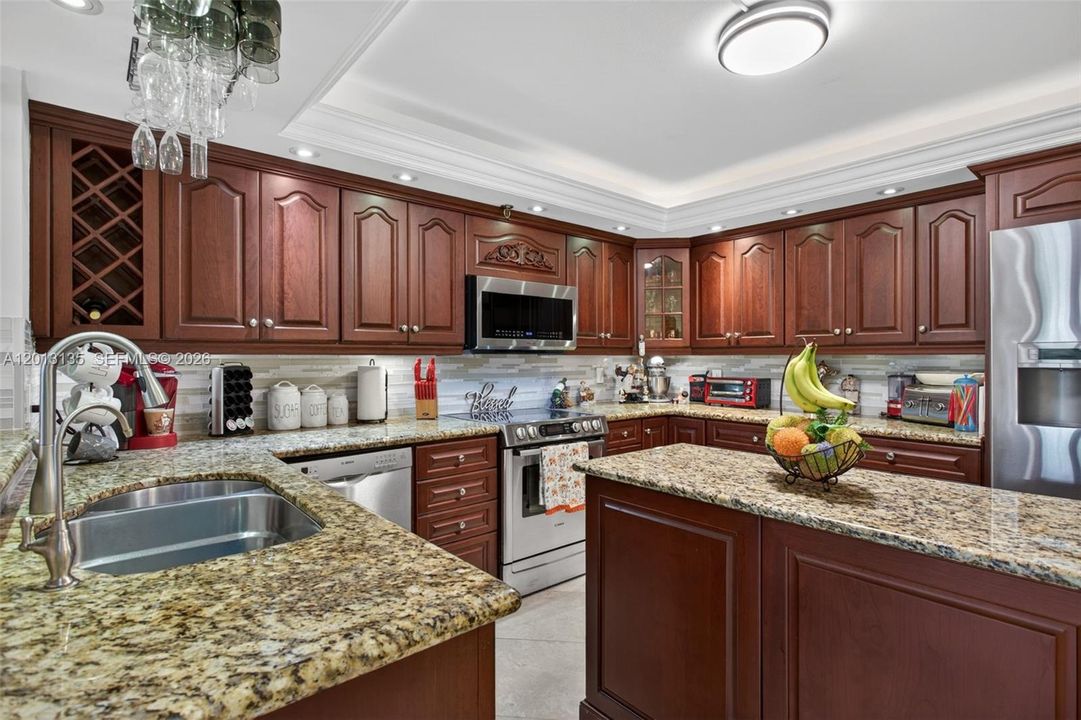 For Sale: $599,900 (2 beds, 2 baths, 1433 Square Feet)