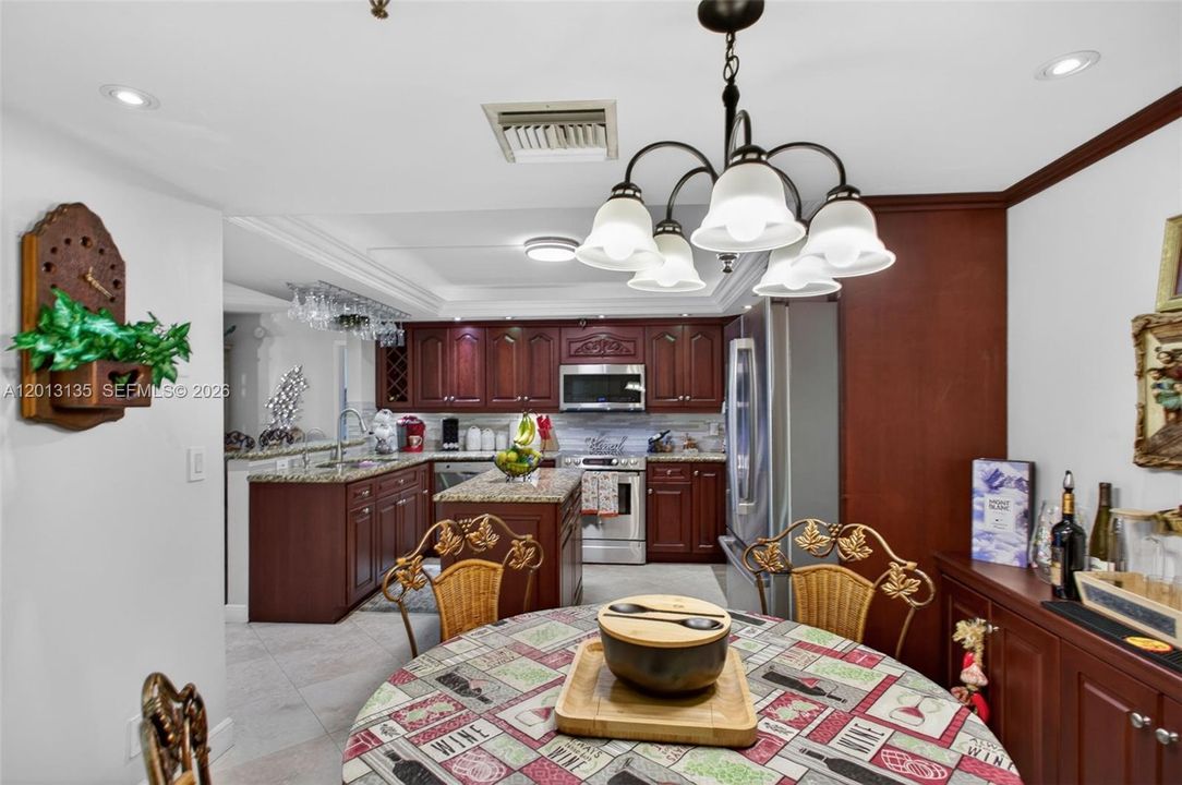 For Sale: $599,900 (2 beds, 2 baths, 1433 Square Feet)