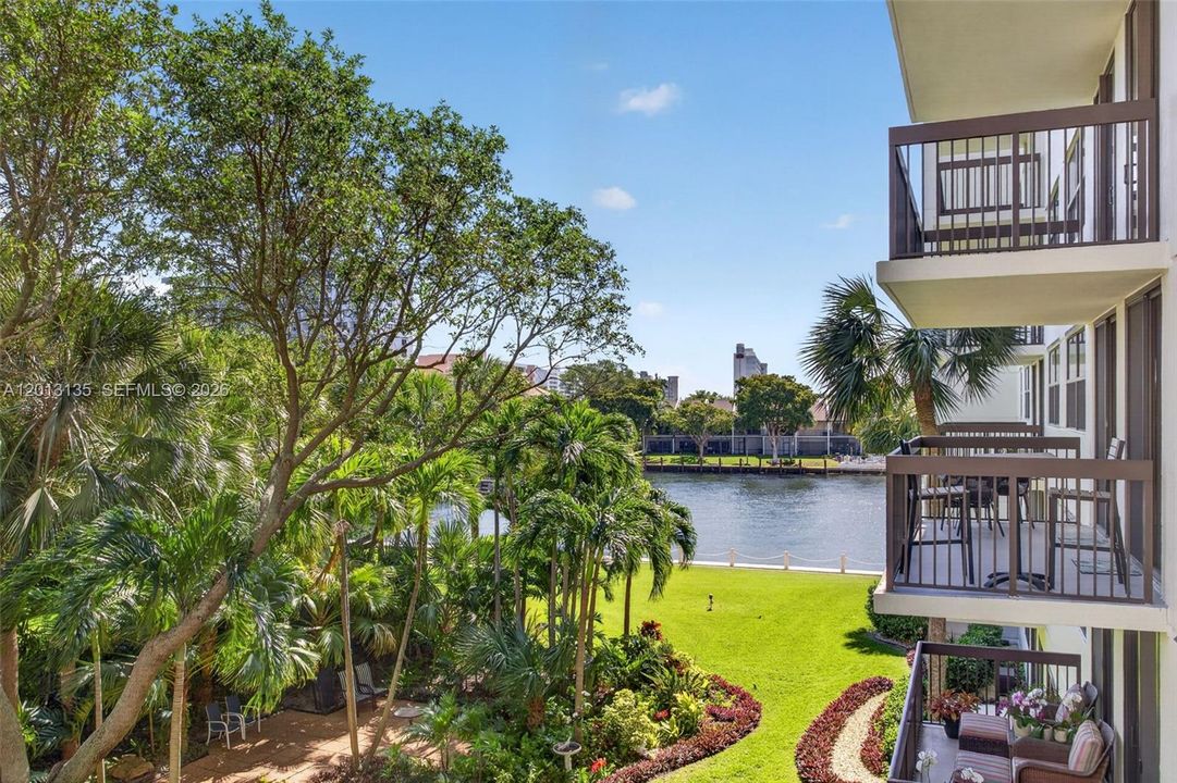 For Sale: $599,900 (2 beds, 2 baths, 1433 Square Feet)