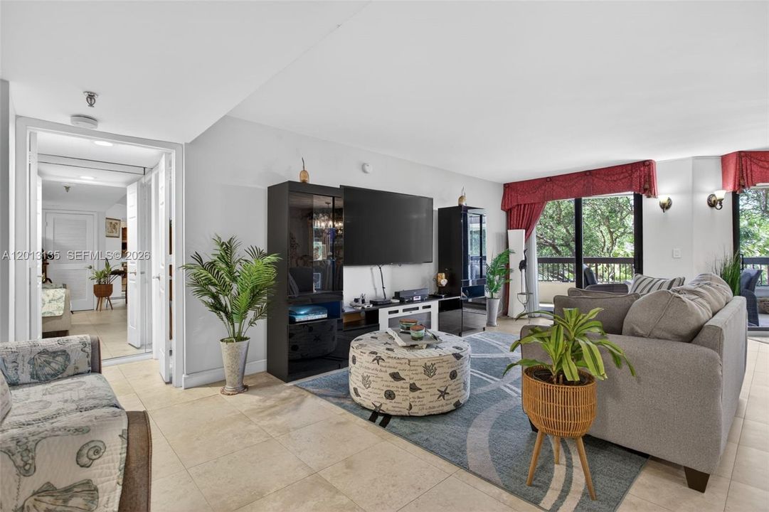 For Sale: $599,900 (2 beds, 2 baths, 1433 Square Feet)