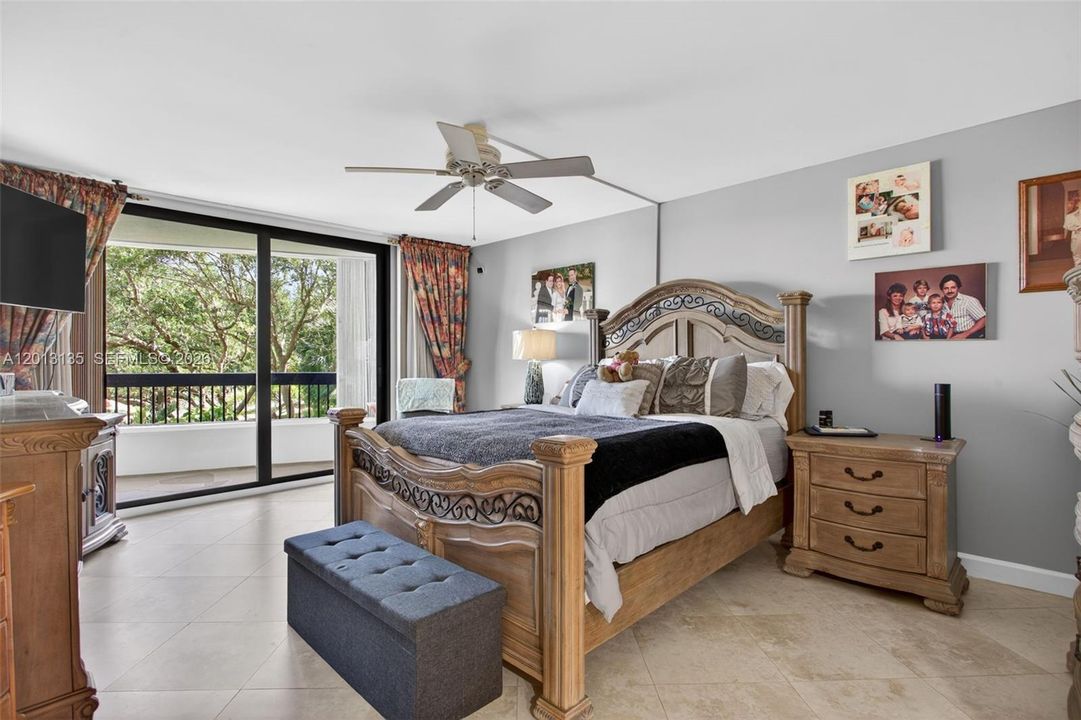For Sale: $599,900 (2 beds, 2 baths, 1433 Square Feet)