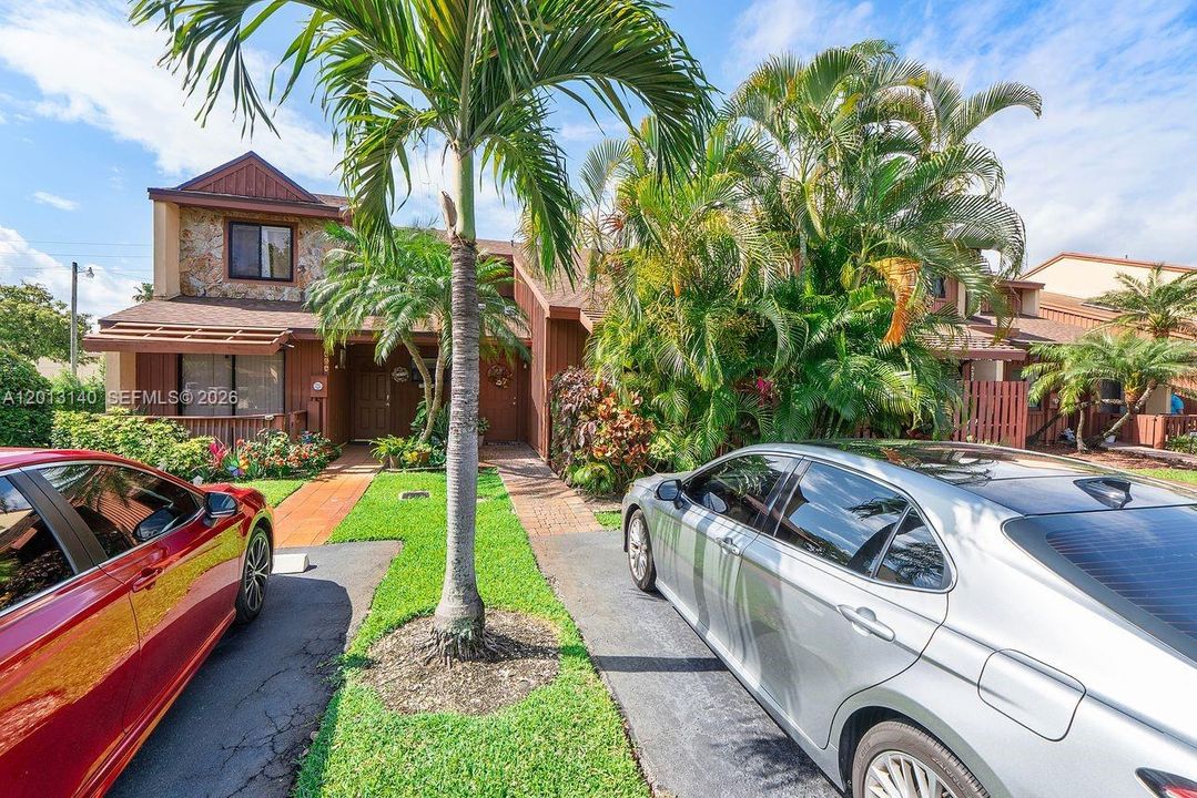 Activo con contrato: $349,000 (2 camas, 2 baños, 1380 Pies cuadrados)