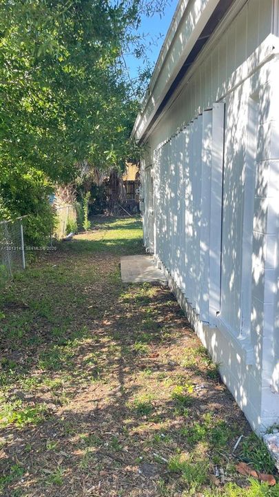 For Rent: $1,300 (2 beds, 1 baths, 942 Square Feet)