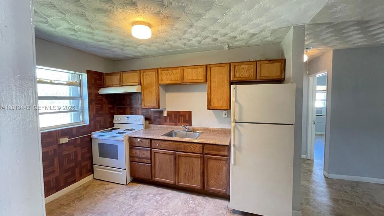 For Rent: $1,300 (2 beds, 1 baths, 942 Square Feet)