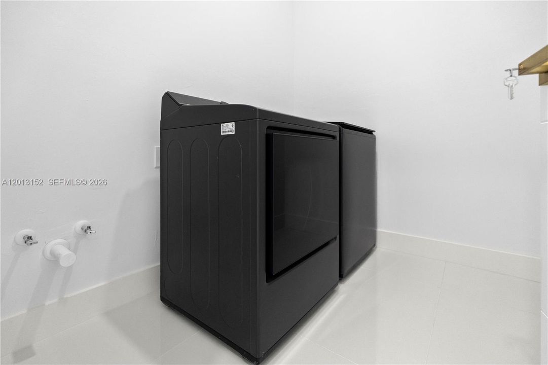 待售: $459,990 (4 贝兹, 2 浴室, 1640 平方英尺)