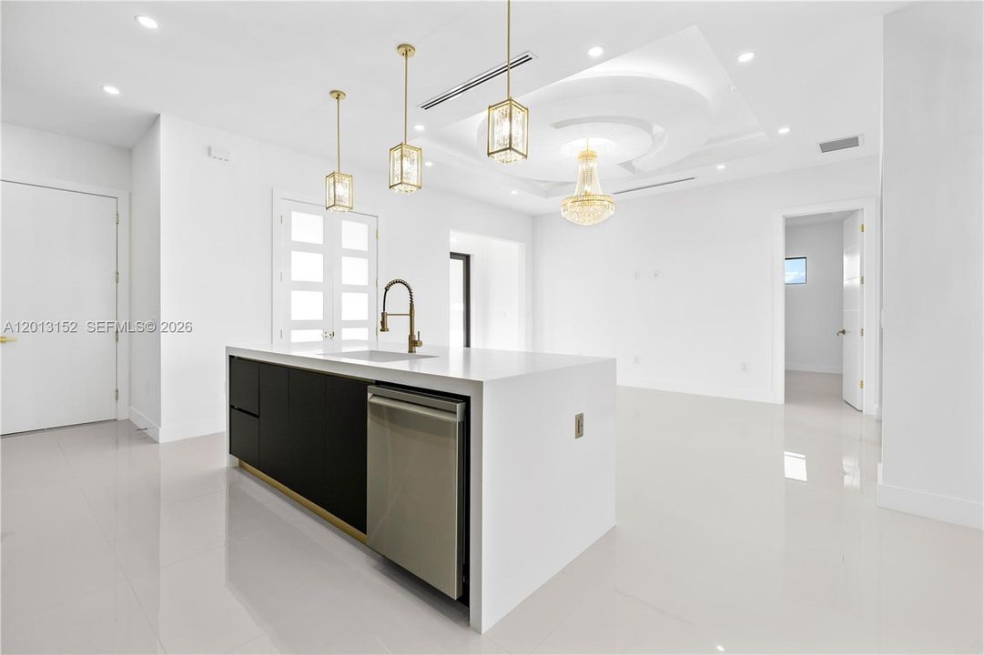 待售: $459,990 (4 贝兹, 2 浴室, 1640 平方英尺)