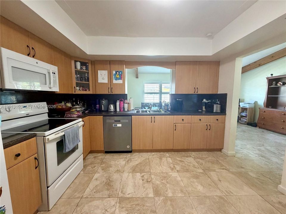 For Rent: $4,300 (3 beds, 2 baths, 2053 Square Feet)