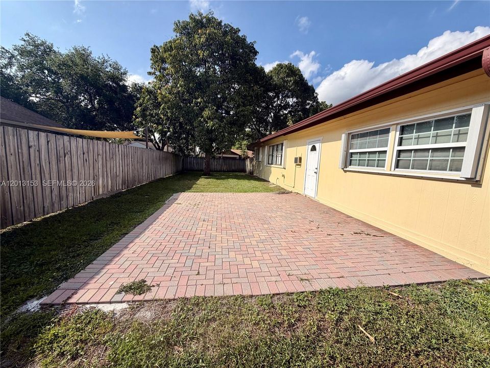 For Rent: $4,300 (3 beds, 2 baths, 2053 Square Feet)