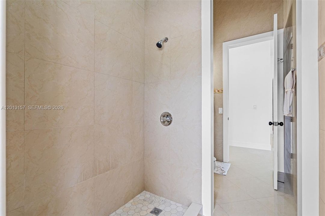 En Venta: $2,199,000 (4 camas, 3 baños, 2978 Pies cuadrados)