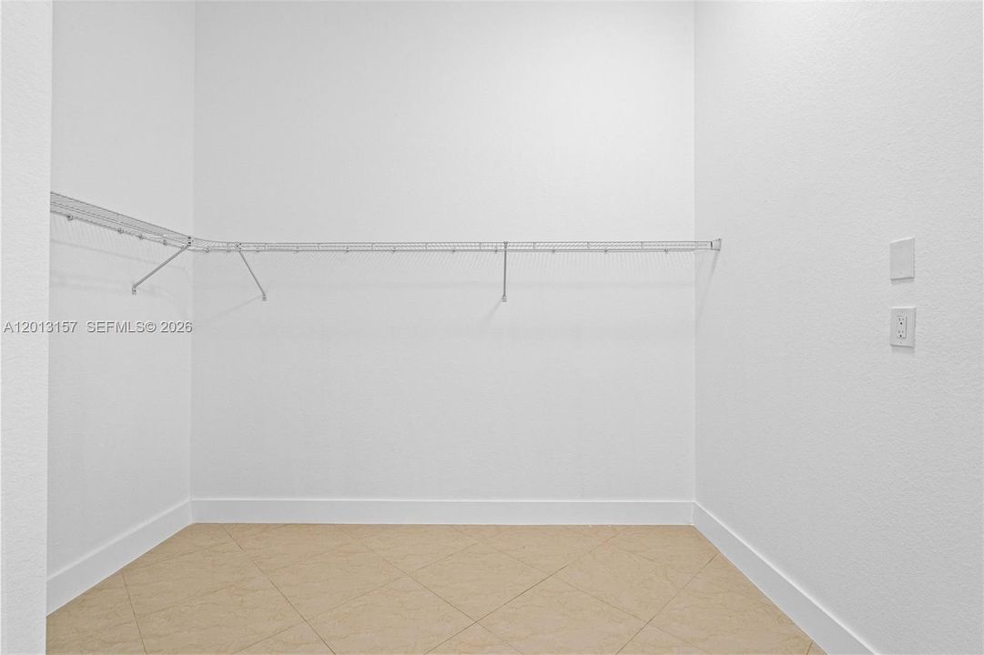 En Venta: $2,199,000 (4 camas, 3 baños, 2978 Pies cuadrados)