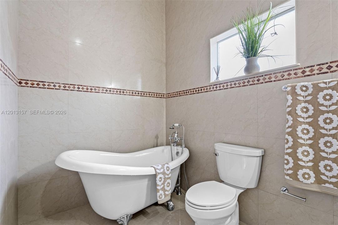 En Venta: $2,199,000 (4 camas, 3 baños, 2978 Pies cuadrados)