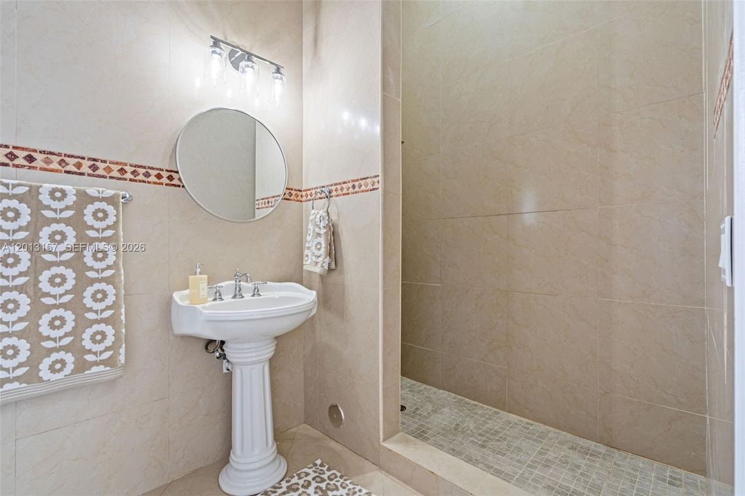 En Venta: $2,199,000 (4 camas, 3 baños, 2978 Pies cuadrados)