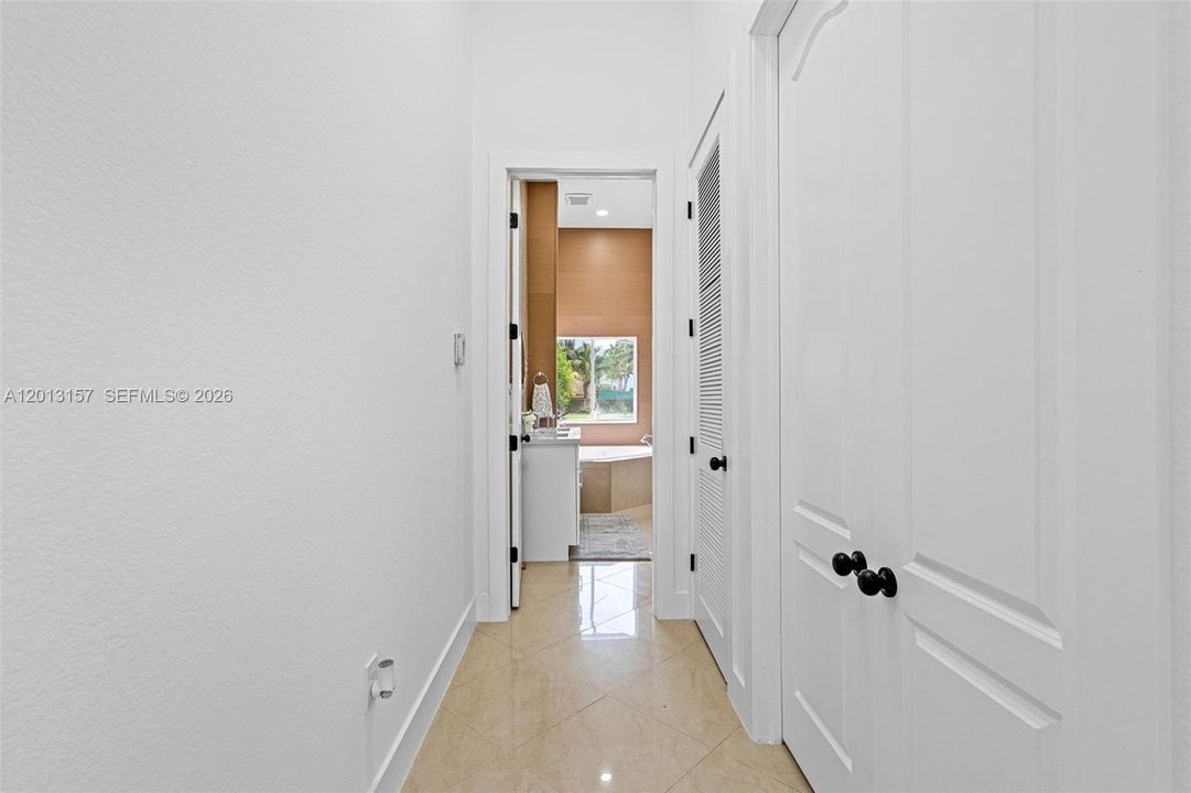 En Venta: $2,199,000 (4 camas, 3 baños, 2978 Pies cuadrados)