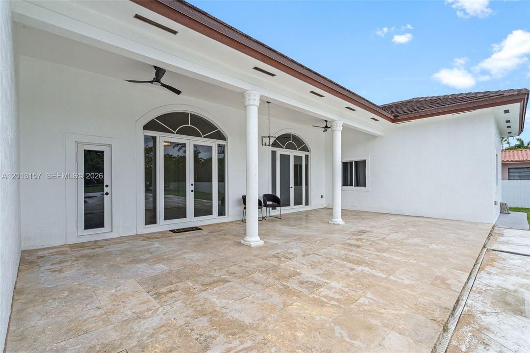 En Venta: $2,199,000 (4 camas, 3 baños, 2978 Pies cuadrados)