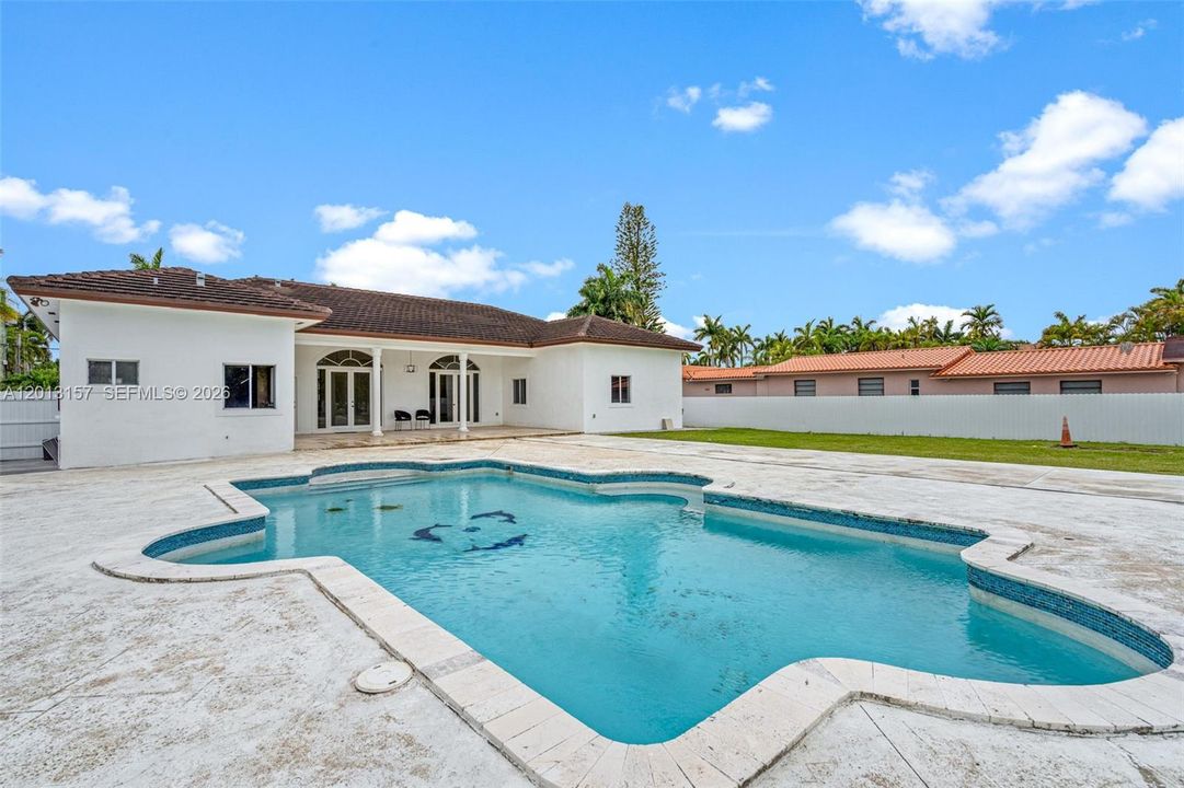 En Venta: $2,199,000 (4 camas, 3 baños, 2978 Pies cuadrados)