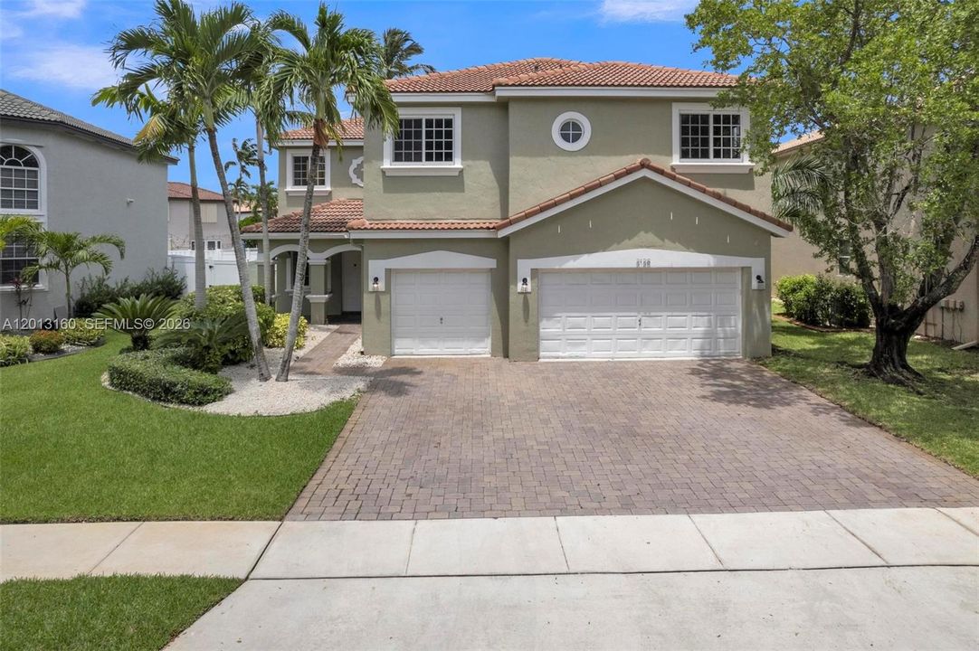 En Venta: $1,100,000 (6 camas, 4 baños, 3976 Pies cuadrados)