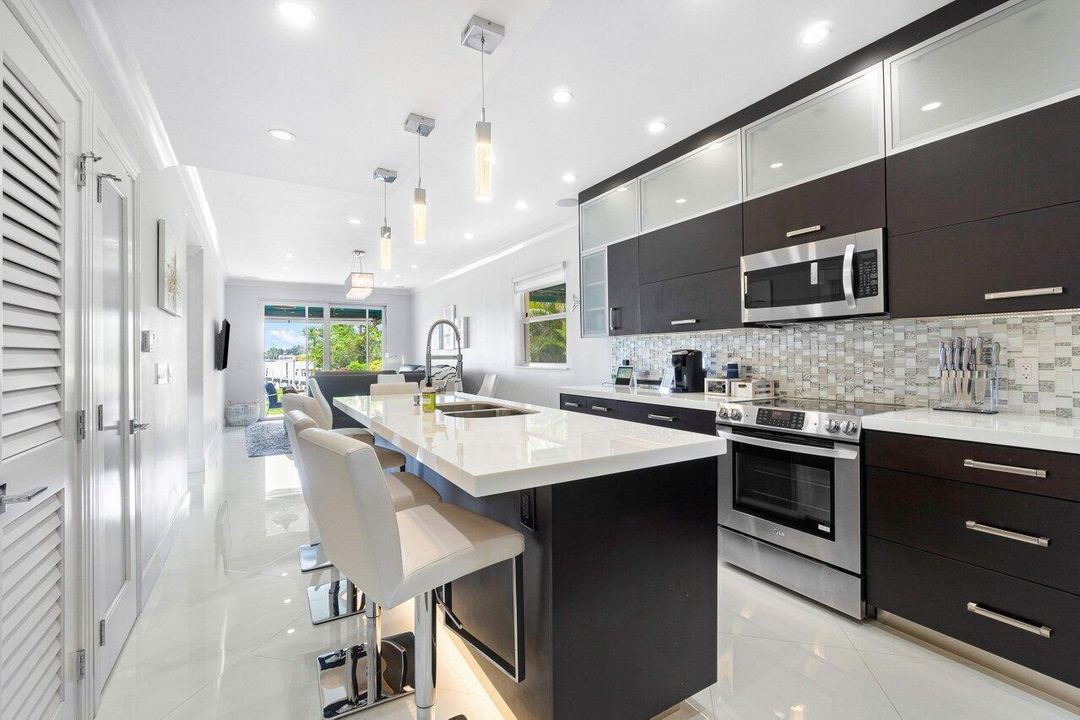 007-324NorthLakeDrive-Lantana-FL-33462-S