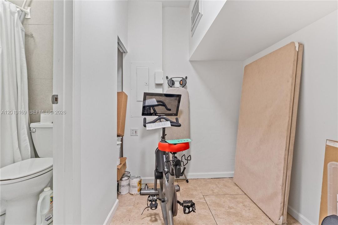 For Sale: $1,018,000 (5 beds, 3 baths, 2680 Square Feet)