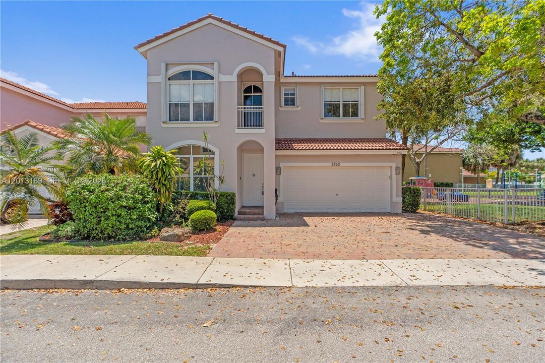 For Sale: $1,018,000 (5 beds, 3 baths, 2680 Square Feet)