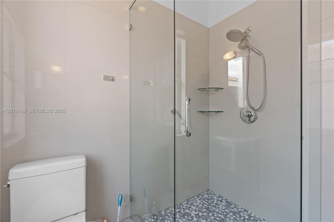 For Sale: $1,018,000 (5 beds, 3 baths, 2680 Square Feet)