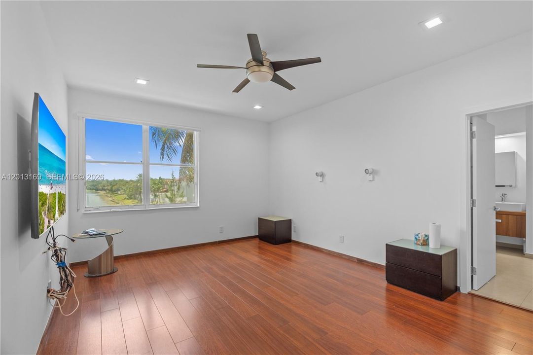 For Sale: $1,018,000 (5 beds, 3 baths, 2680 Square Feet)