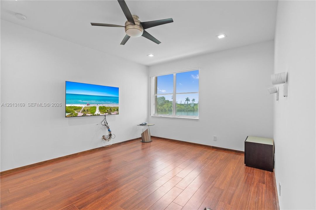 For Sale: $1,018,000 (5 beds, 3 baths, 2680 Square Feet)