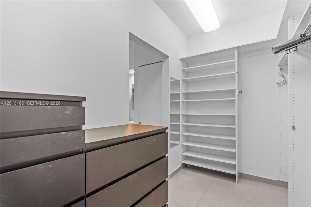 For Sale: $1,018,000 (5 beds, 3 baths, 2680 Square Feet)