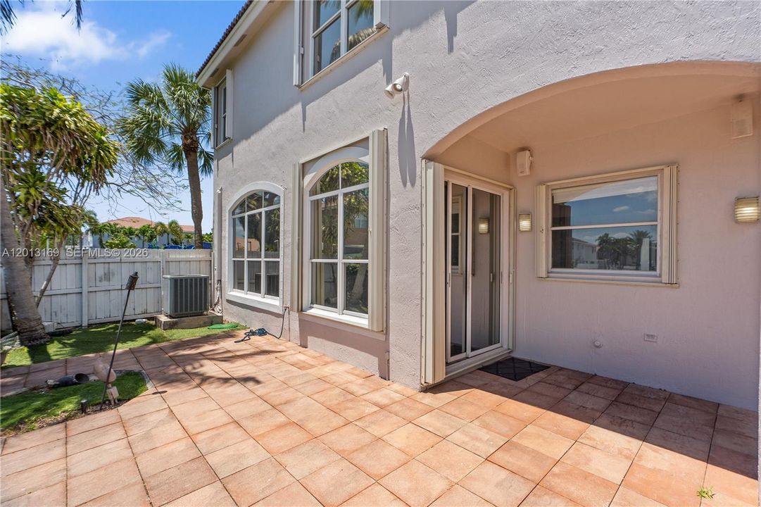 For Sale: $1,018,000 (5 beds, 3 baths, 2680 Square Feet)