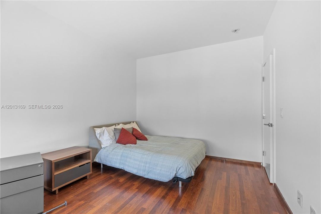 For Sale: $1,018,000 (5 beds, 3 baths, 2680 Square Feet)