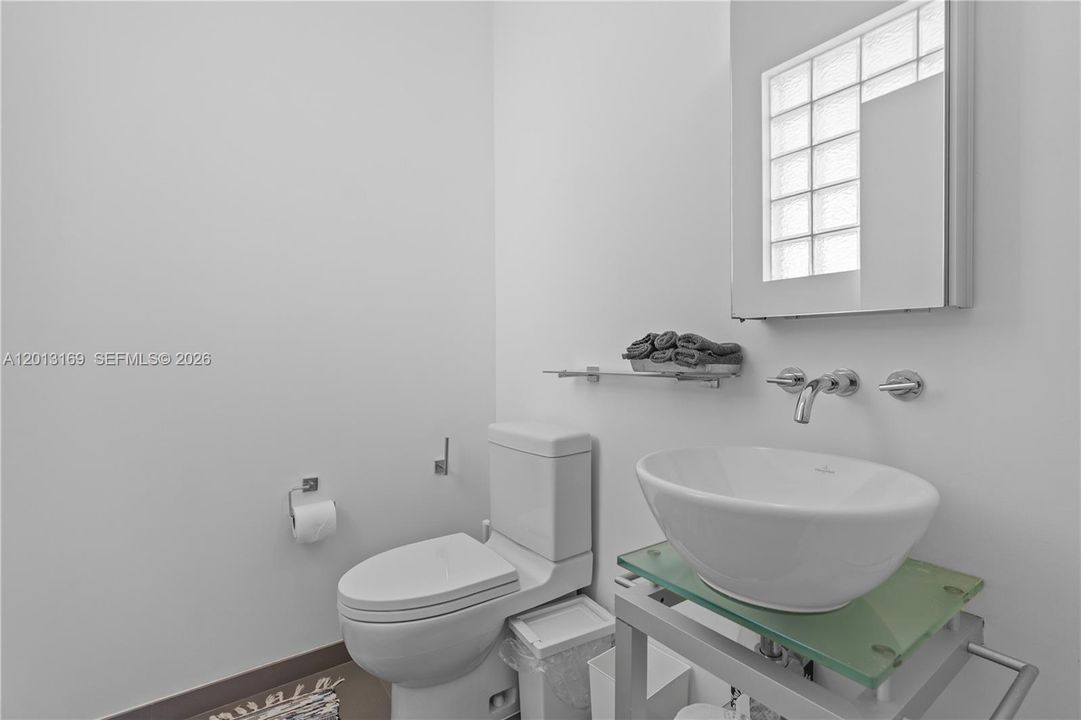 For Sale: $1,018,000 (5 beds, 3 baths, 2680 Square Feet)