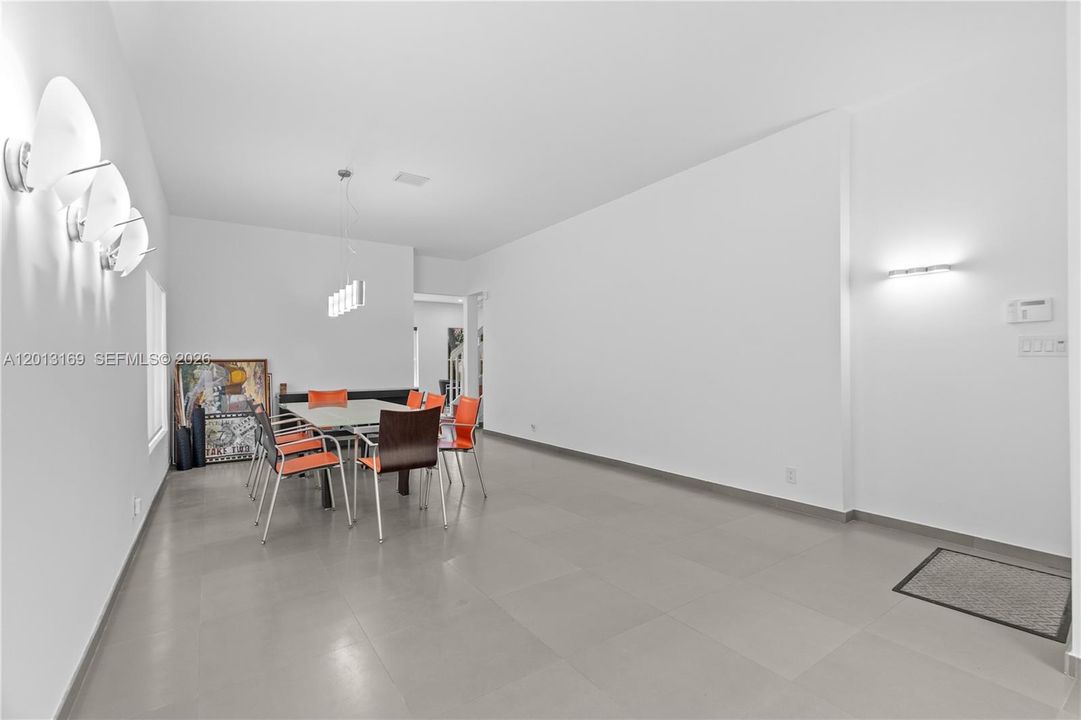 For Sale: $1,018,000 (5 beds, 3 baths, 2680 Square Feet)