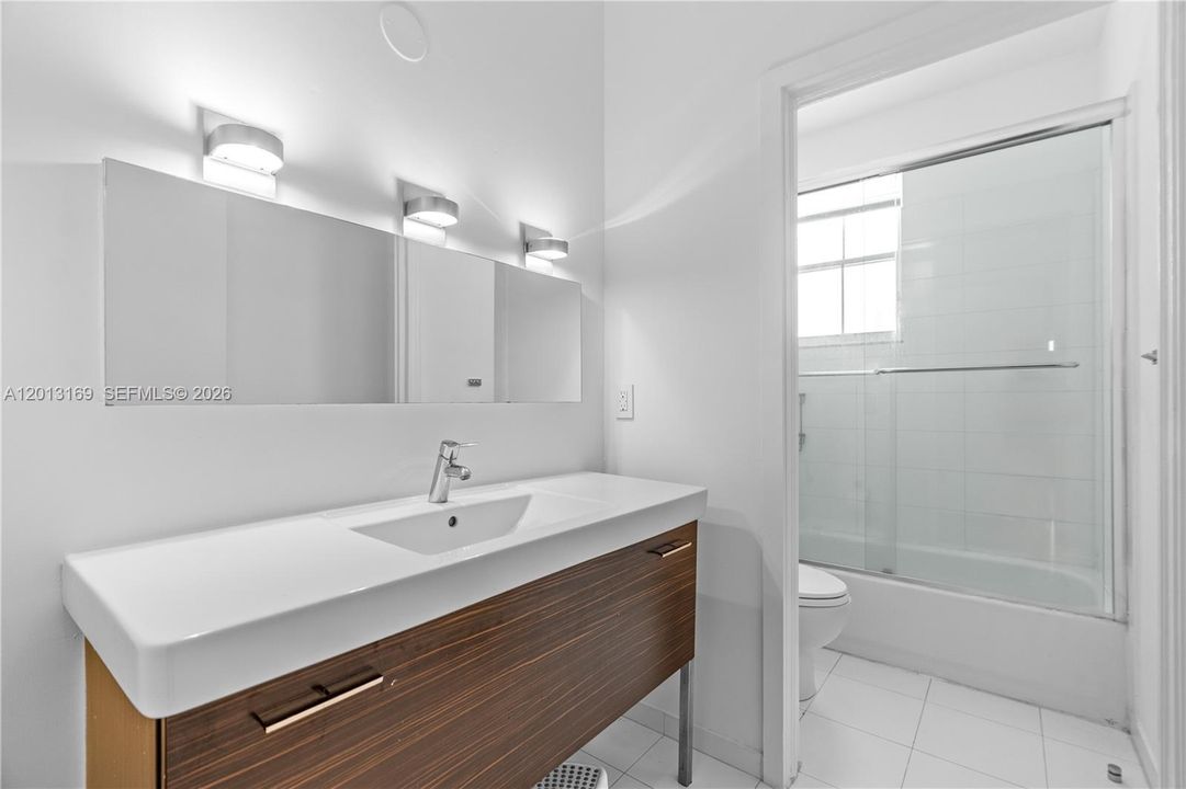 For Sale: $1,018,000 (5 beds, 3 baths, 2680 Square Feet)
