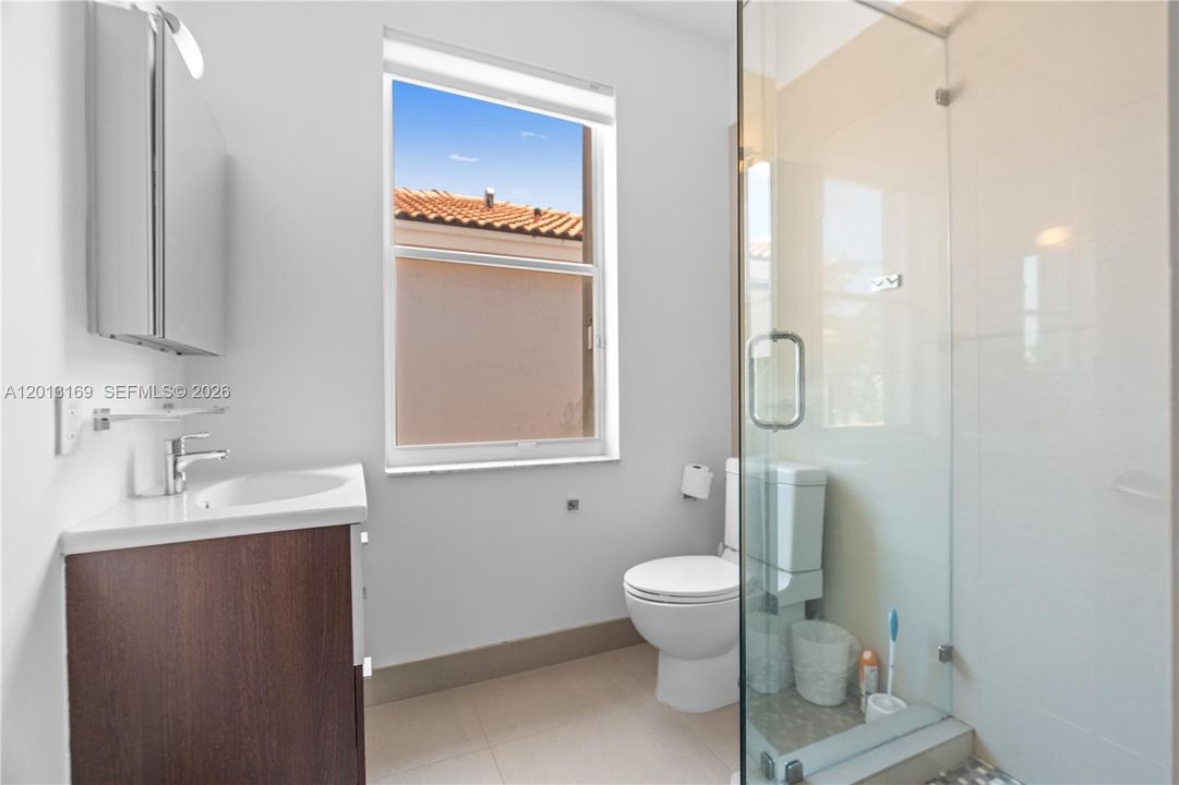 For Sale: $1,018,000 (5 beds, 3 baths, 2680 Square Feet)