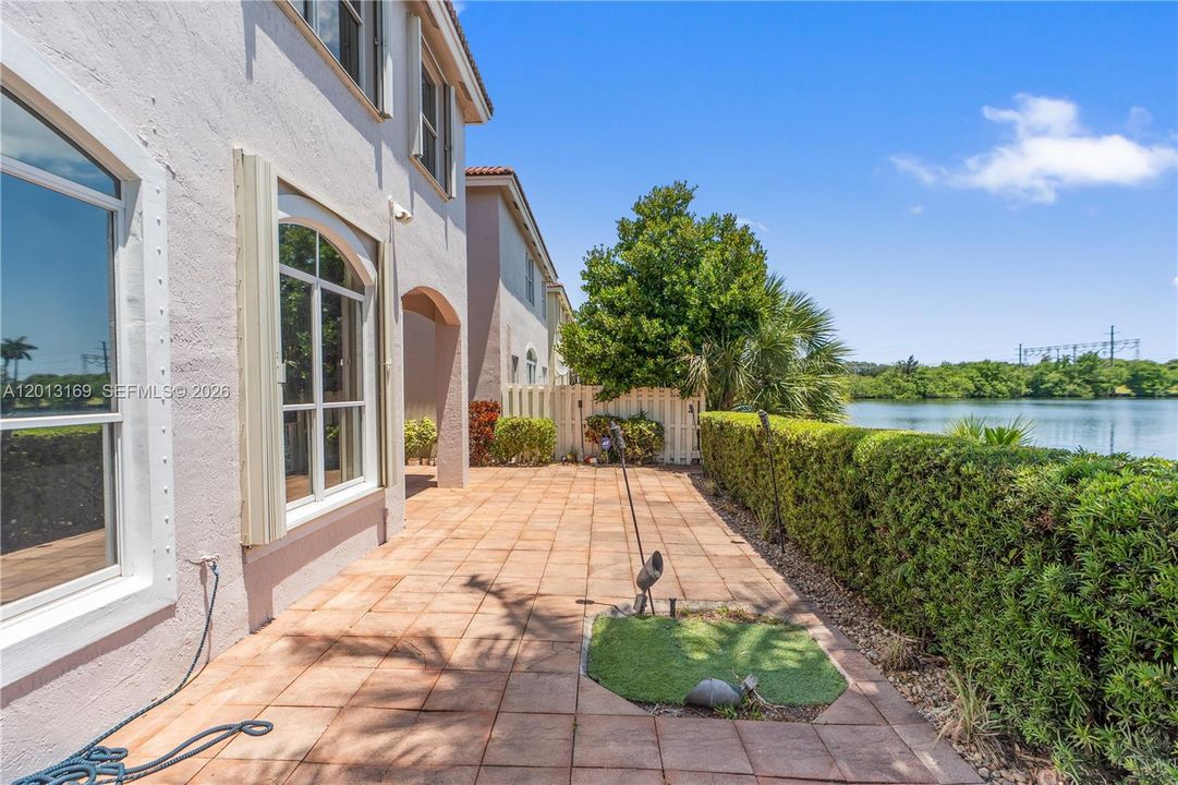 For Sale: $1,018,000 (5 beds, 3 baths, 2680 Square Feet)