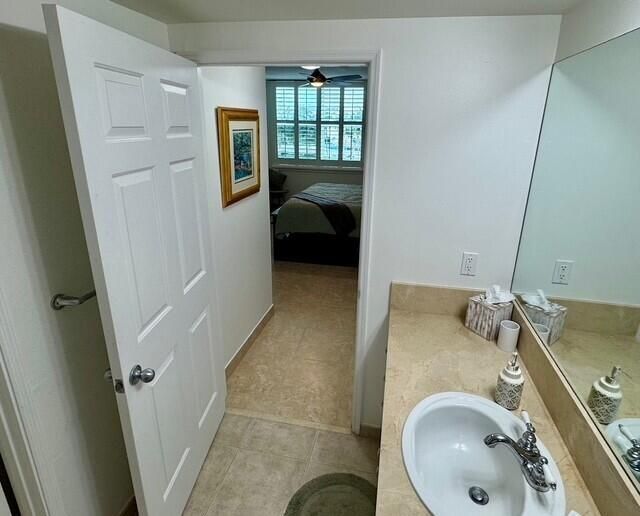 King Shower Suite Vanity